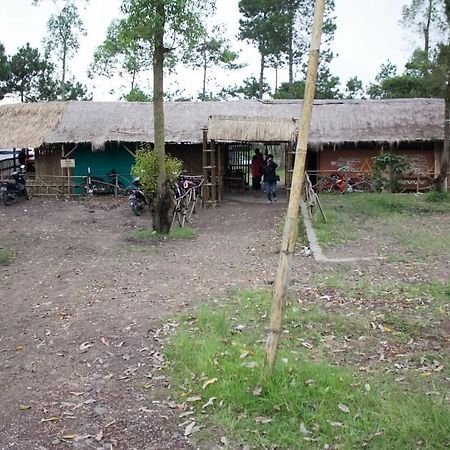 Отель Papandayan Camping Ground Cileuleuy Экстерьер фото